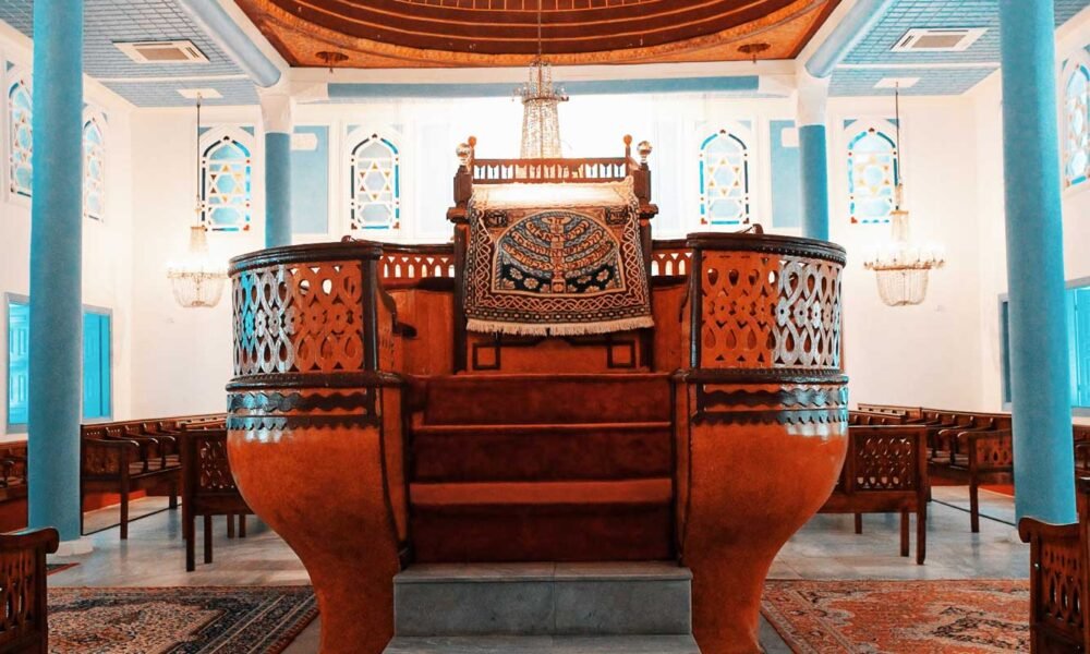 Ahrida Sinagogu genel iç görünümü Balat