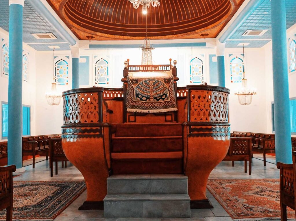 Ahrida Sinagogu genel iç görünümü  Balat